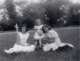 Carol,Edna,Sue & David Watson (MaryC's son) copy